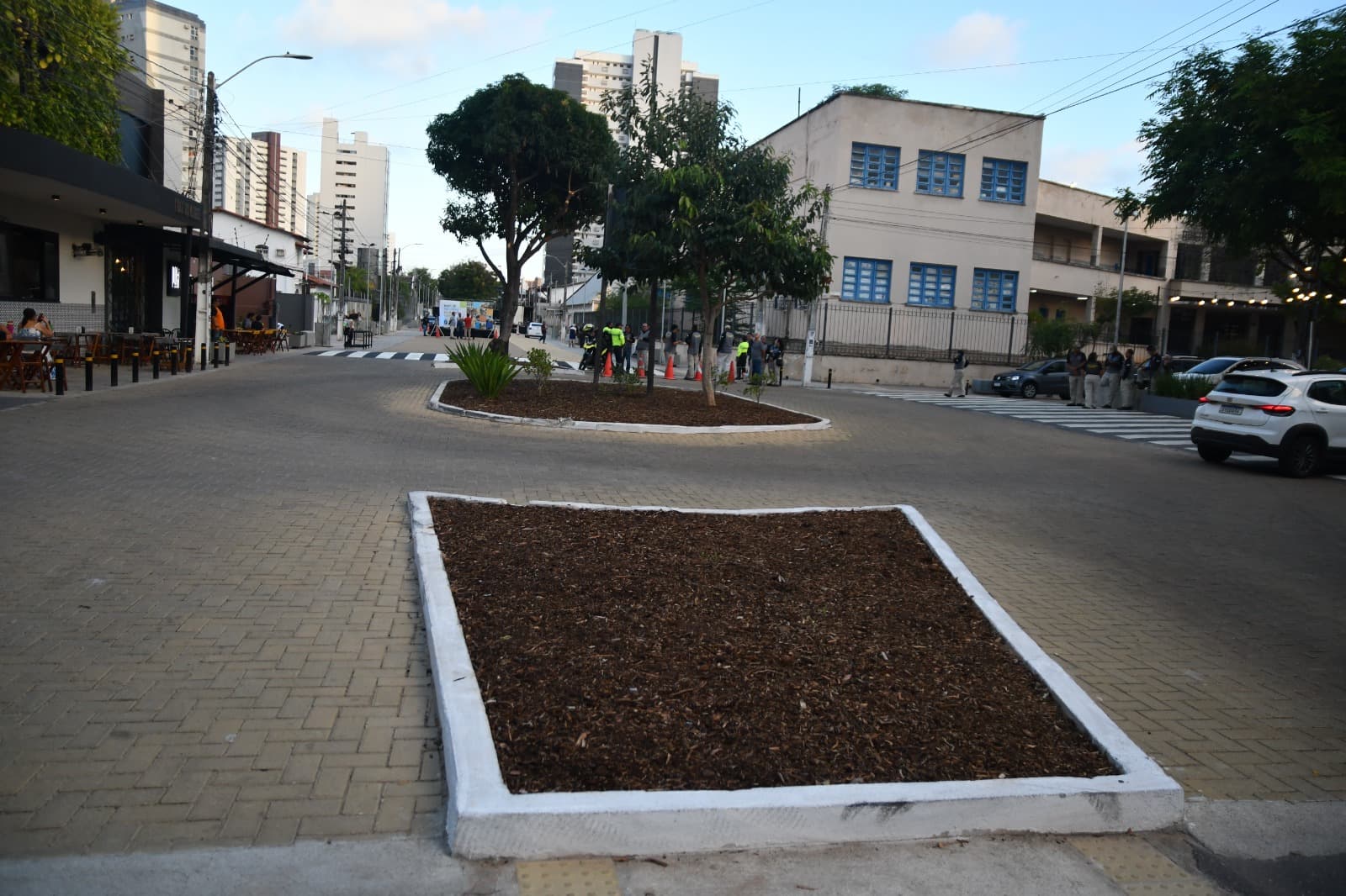 Prefeitura entrega novo Largo do Atheneu e drenagem na rua Seridó