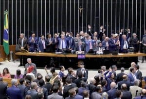 Câmara aprova 1º projeto do pacote de corte de gastos; lei limita benefícios fiscais e despesa com pessoal em caso de déficit