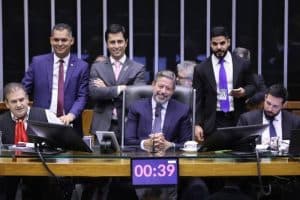 Bancada do PSol vai apresentar mandado de segurança contra Lira no STF