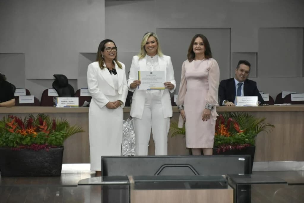 Paulinho, Joanna e vereadores são diplomados pela Justiça Eleitoral