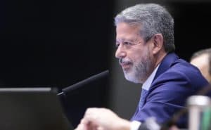 Lira indica a aliados que governo precisa de reforma ministerial para manter governabilidade