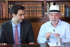 Lula assina decreto de reajuste do salário mínimo para R$ 1.518