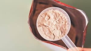 Whey protein: 48 marcas são suspensas por suspeita de adulteração