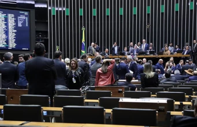 Deputados vão discutir novas regras para meia-entrada em 2025