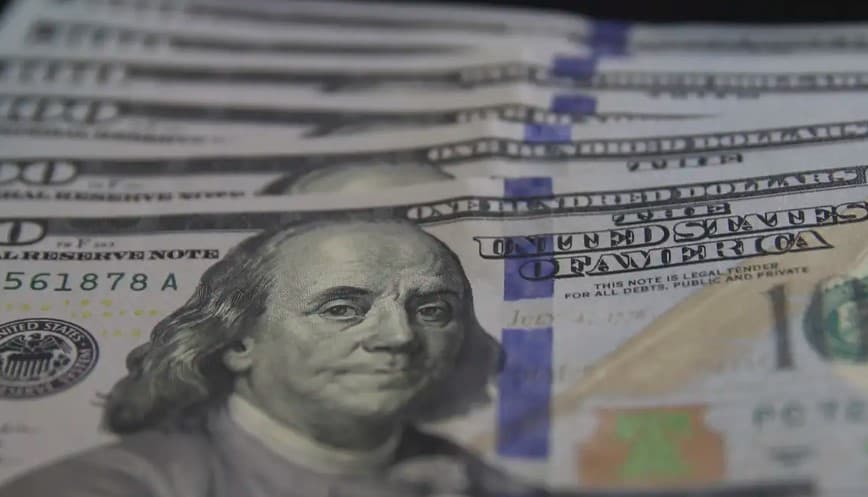 Banco Central leiloará US$ 3 bilhões nesta segunda-feira para segurar o dólar