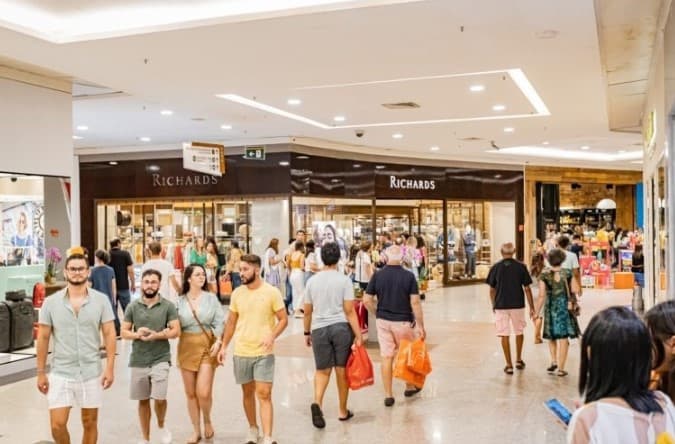 Comércio de rua e shoppings de Natal ampliam horário de funcionamento no fim do ano; confira
