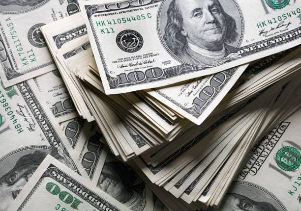 Dólar sobe 27,3% em 2024 e fecha ano em R$ 6,18; Ibovespa cai 10%