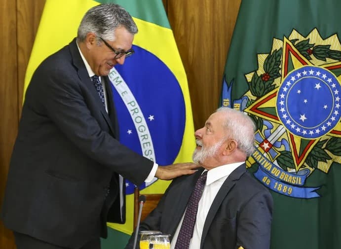 Governo Lula abre mão de recorrer contra decisão de Dino que suspendeu R$ 4,2 bilhões em emendas