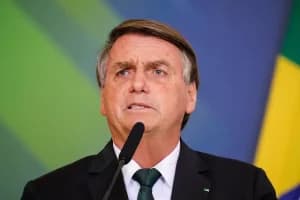 Bolsonaro diz que STF comanda o país em sigilo e critica perseguições