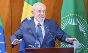 Lula veta pensão para crianças com microcefalia