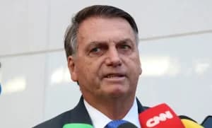 Defesa de Bolsonaro diz que e-mail para a posse de Trump, questionado por Moraes, já é o convite formal