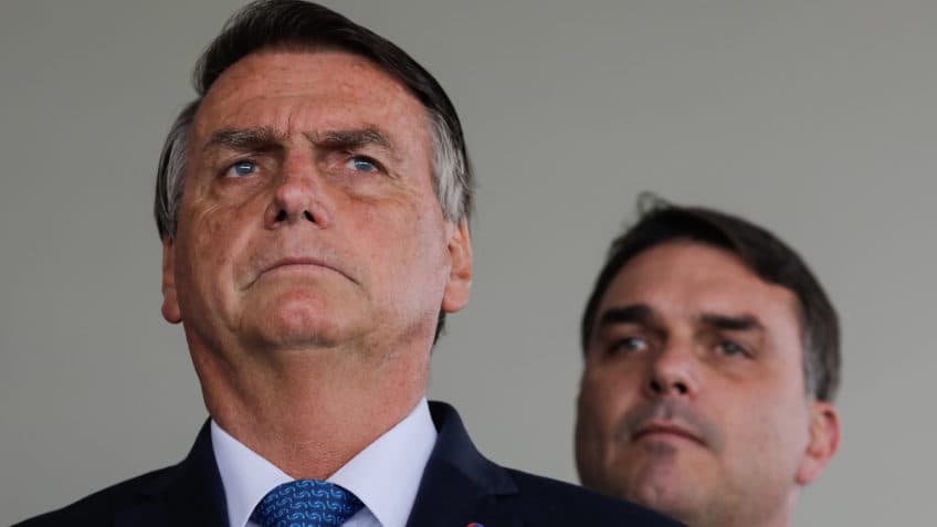 Bolsonaro é plano A e B para presidente em 2026, diz Flávio