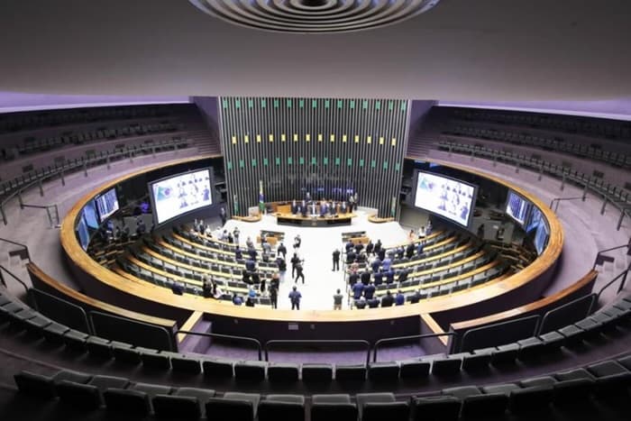 EMENDAS PIX: deputados mandam R$ 171 milhões a prefeitura de parentes