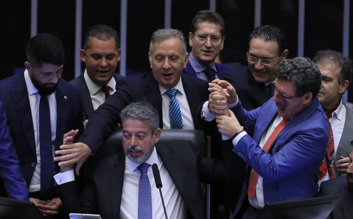 Planalto busca na oposição votos para garantir aprovação de projetos do governo Lula na Câmara