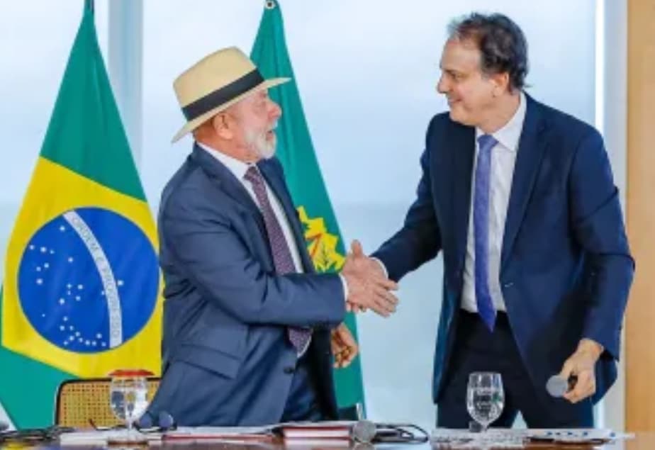 Governo vai lançar Pé-de-Meia para universitários nesta terça (14)
