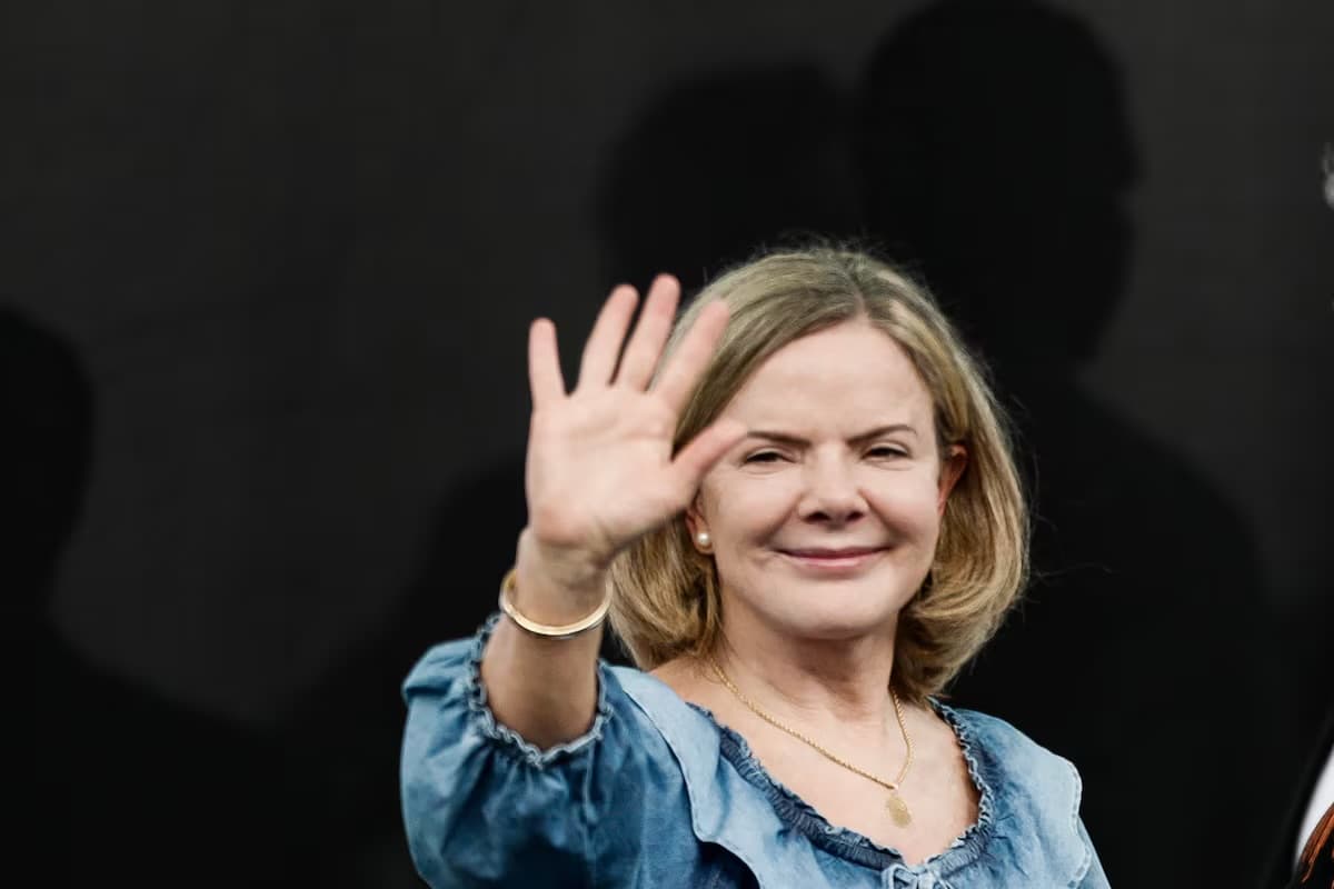 Gleisi vai ser ministra do governo Lula e PT terá presidente com mandato-tampão até julho