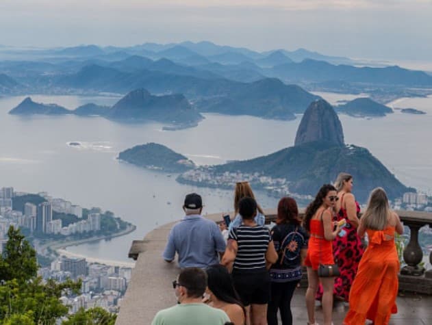 Gasto de turistas estrangeiros no Brasil em 2024 bate recorde, diz Banco Central