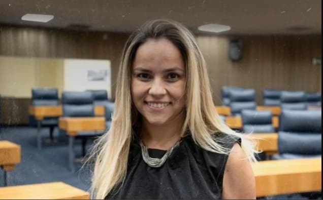 Após não ser reeleita, ex-vereadora leva privada e pias de gabinete em SP