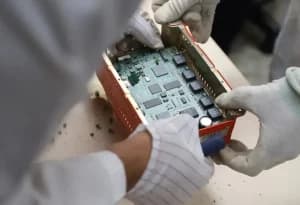 FAB entrega dados de caixas-pretas para agência do Cazaquistão