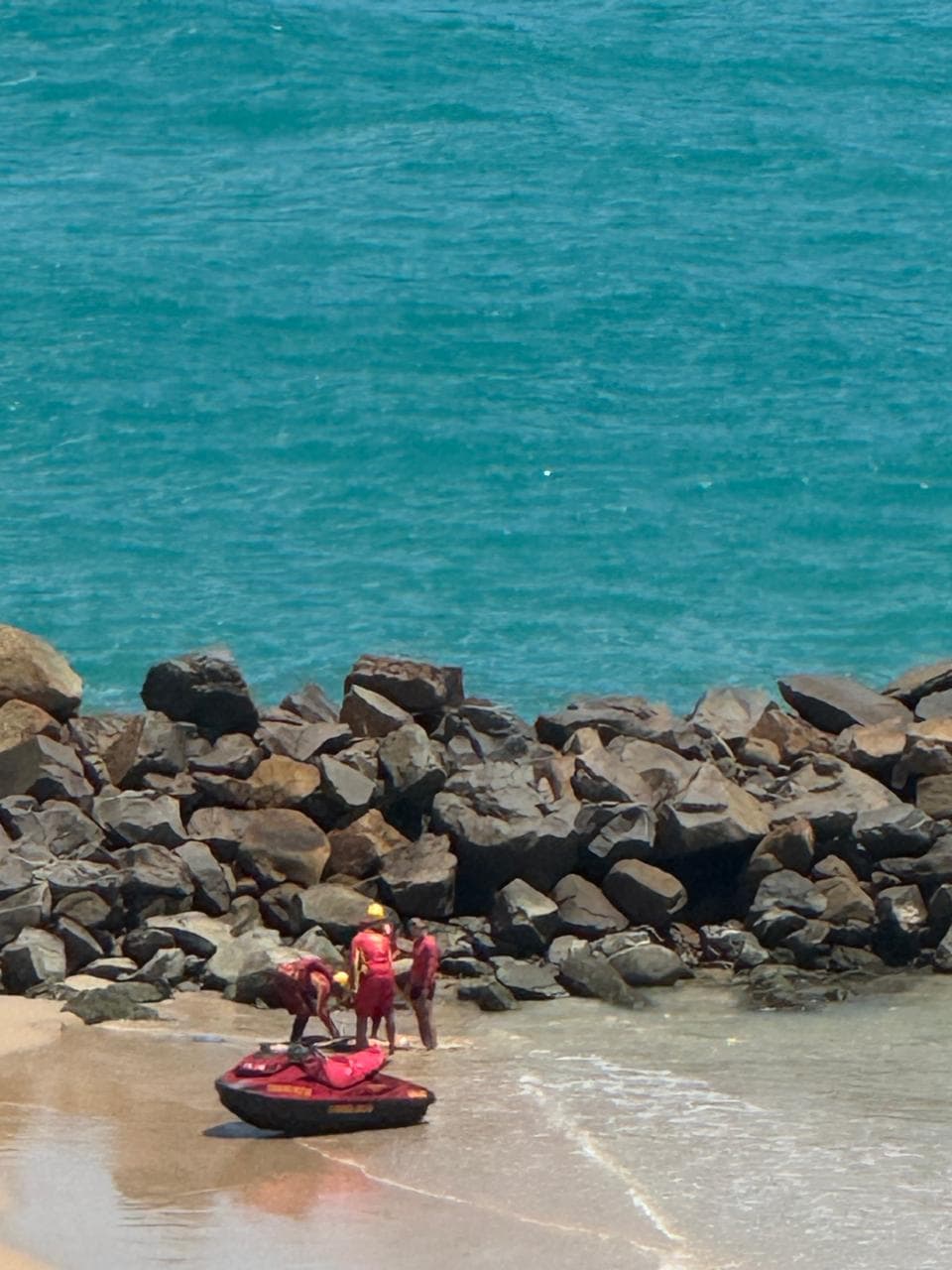 Bombeiros resgatam corpo de adolescente que desapareceu na praia de Miami