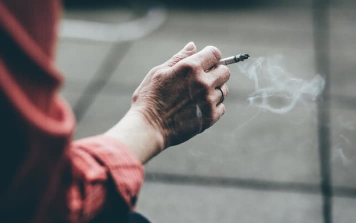 Cada cigarro fumado reduz 20 minutos da expectativa de vida, revela pesquisa