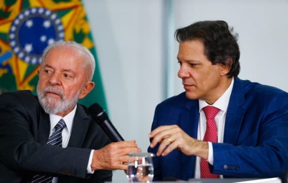 Dólar completa 30 dias seguidos cotado acima de R$ 6