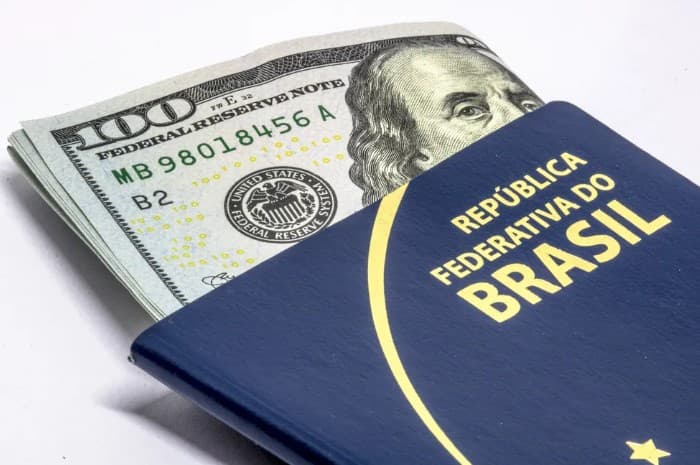 Com dólar alto, emissão de passaportes cai 14% em 2024