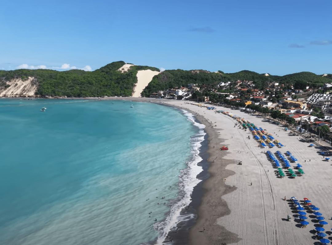 Avanço da maré na engorda da Praia de Ponta Negra é fenômeno natural, afirma secretário