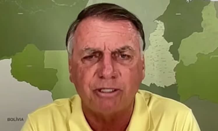“Acordo todos os dias com a sensação da PF na porta”, diz Bolsonaro