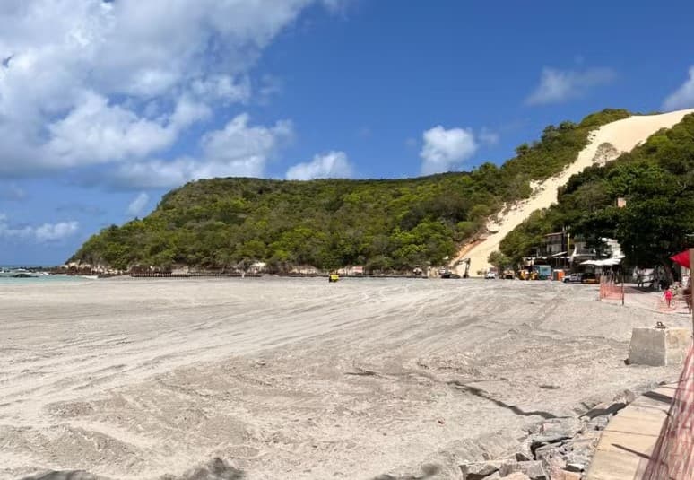 Urbanização da praia de Ponta Negra deve começar em quatro meses, diz Seinfra