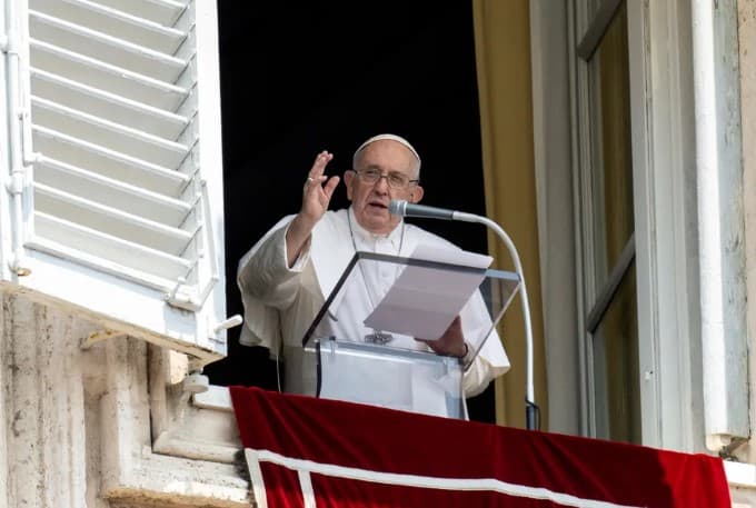 Vaticano aprova diretrizes permitindo que homens gays se tornem padres, desde que se abstenham de sexo