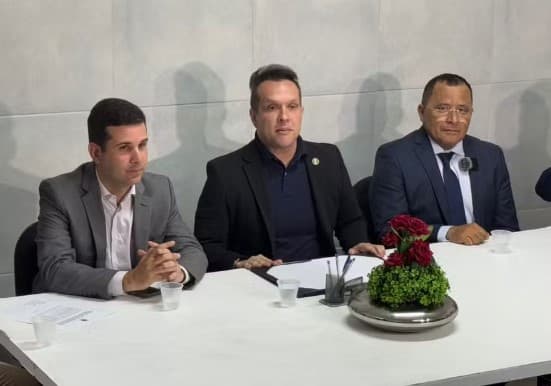 Câmara de Natal empossa suplentes nas cadeiras de vereadores nomeados para secretarias municipais