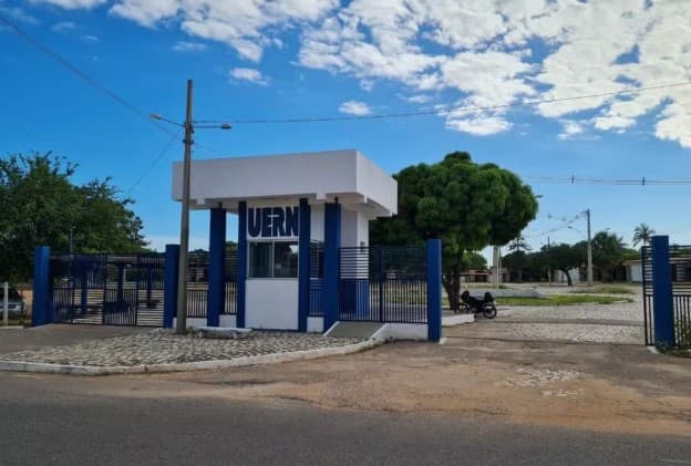 UERN suspende concurso para professores após denúncias de que empresa responsável pelo processo revelou identidade dos candidatos à banca