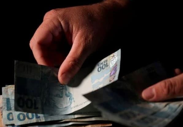 Governo projeta inflação acima do teto da meta de 2025