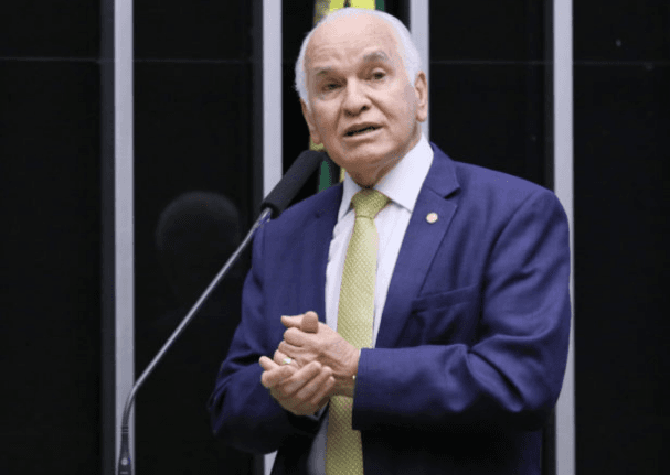 Bolsonaro mostra força e bancada evangélica elege Gilberto Nascimento