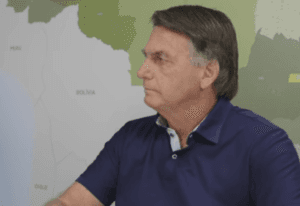 Bolsonaro questiona Moraes: “Por que passar por cima da legislação?”
