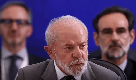 Lula injetará R$ 30,7 bi na economia para recuperar popularidade