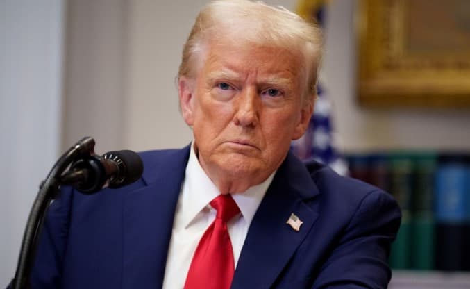 Donald Trump volta a defender a anexação do Canadá um dia após impor tarifas de 25% sobre as importações do país
