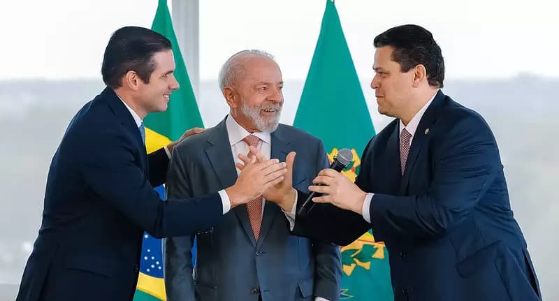 Congresso pede a Lula que faça seu ex-ministro Flávio Dino liberar emendas