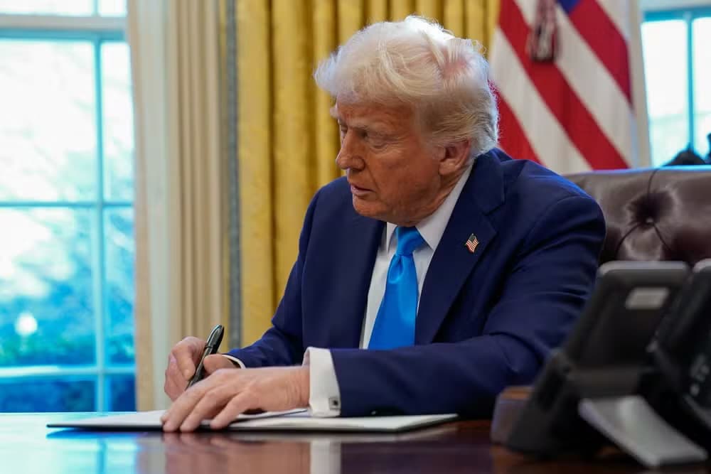 Trump restabelece política de ‘pressão máxima' contra o Irã e ameaça destruir o país em caso de retaliação