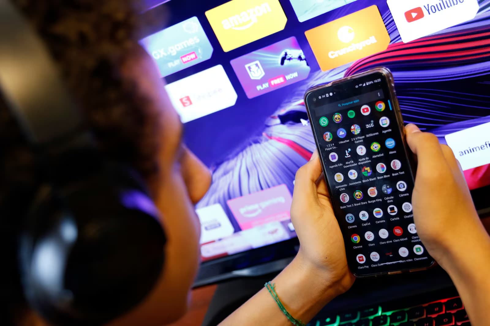 Celulares nas escolas: prazo para regular lei termina nesta semana; texto está na Casa Civil