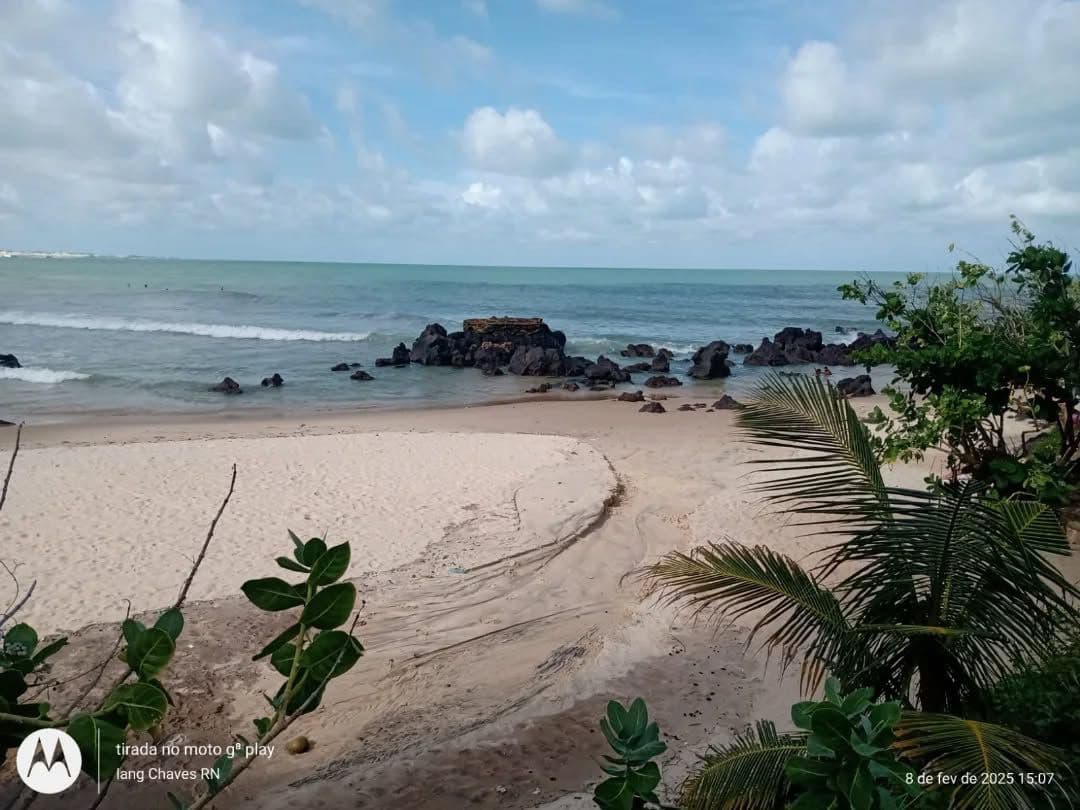 Sistema operado pela CAERN é flagrado mais uma vez jogando esgoto na Praia de Miami