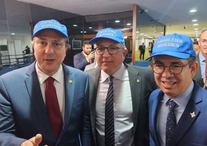Ministros de Lula vão ao Congresso usando bonés ‘anti Trump'