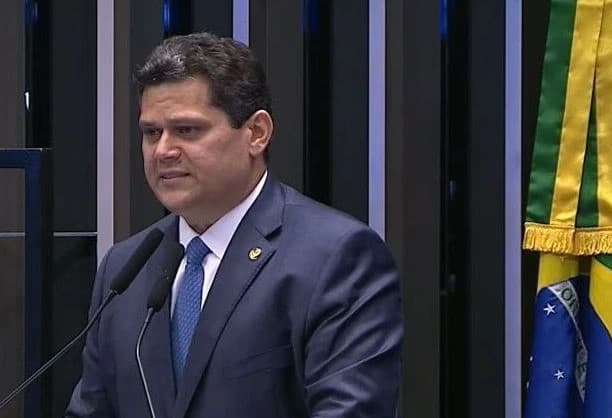 Favorito em eleição, Alcolumbre defende Senado "soberano, autônomo e independente" e diálogo entre poderes