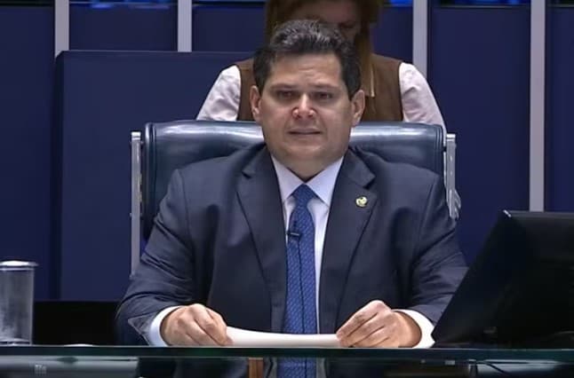 Alcolumbre assume comando do Senado e defende posicionamento ‘corajoso' frente ao governo: ‘Nem sempre agradaremos a todos'