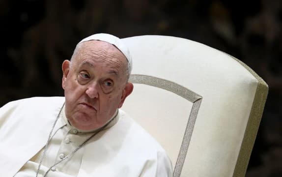 Papa Francisco teve noite tranquila e de repouso após crise respiratória e transfusão de sangue, diz Vaticano