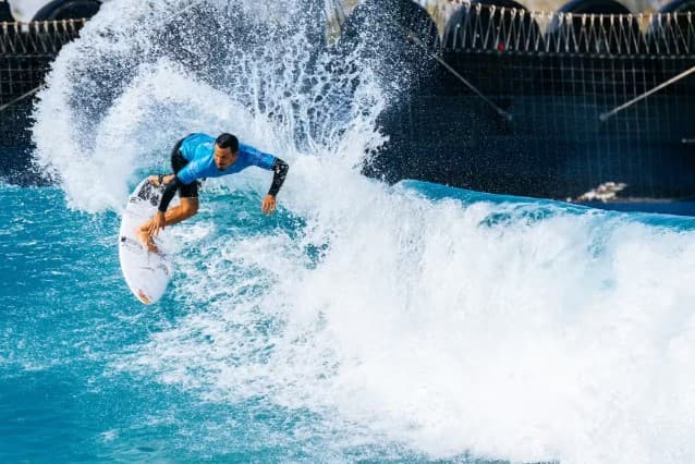 Italo Ferreira conquista título em Abu Dhabi e vira número 1 do mundo no ranking da WSL