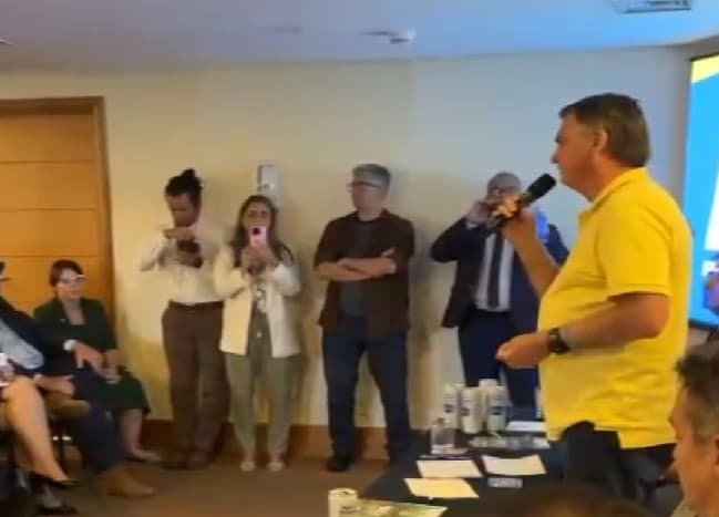 VÍDEO: Bolsonaro diz em reunião do PL que, se fosse pensar só nele, ‘estaria fora do Brasil'