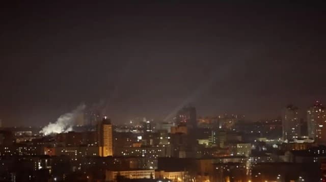 Rússia lança contra Ucrânia maior ataque de drones da guerra, diz Kiev