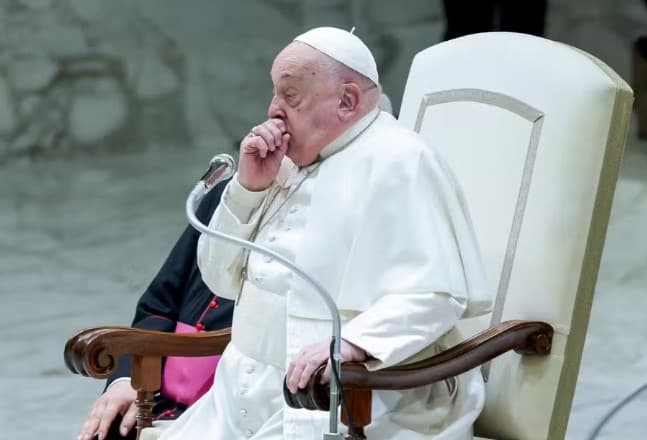 Papa Francisco tem pneumonia bilateral, diz Vaticano